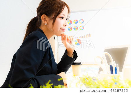 工作中的女人 工作中的女人 48167253