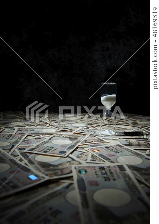 Hourglass and 10,000 yen bill Life plan image Hourglass and 10,000 yen bill Life plan image 48169319