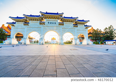 Beautiful architecture building and landmark chiang kai-shek memorial hall in taipei city Beautiful architecture building and landmark chiang kai-shek memorial hall in taipei city 48170012