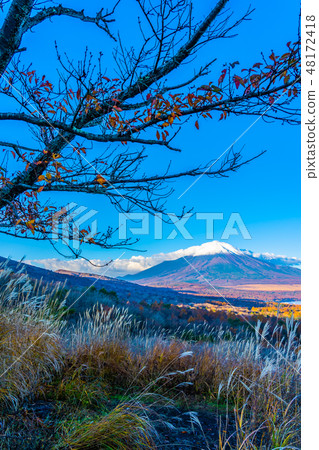 Beautiful fuji mountain in yamanakako or yamanaka lake 48172418