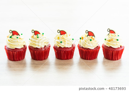 Sweet dessert with cupcake red velvet Sweet dessert with cupcake red velvet 48173693