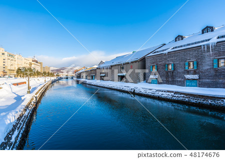 Beautiful landscape and cityscape of Otaru canal river in winter and snow season 48174676