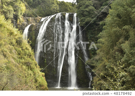 Longmen Falls and Long Moonzaka 48178492
