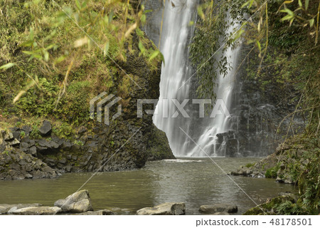 Longmen Falls and Long Moonzaka 48178501