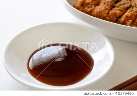 Middle source 48179490