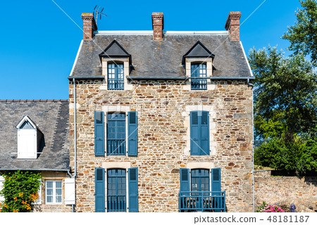 Scenic view of the village of Saint-Suliac 48181187