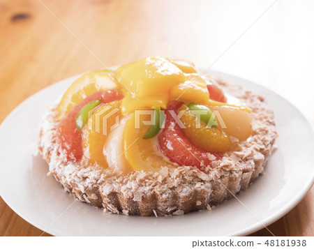 Fruit tart cake 48181938