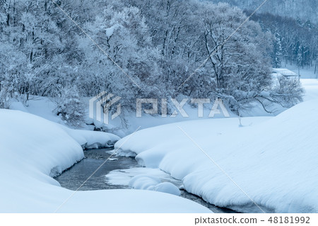 Heavy snow zone 48181992