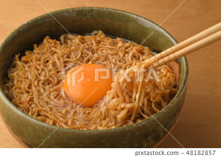 Instant noodle Instant noodle 48182857