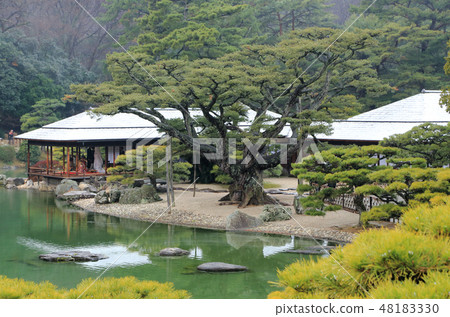 Kuribayashi Park in winter, South Lake shore, Sukiyakutei of light snow Kuribayashi Park in winter, South Lake shore, Sukiyakutei of light snow 48183330