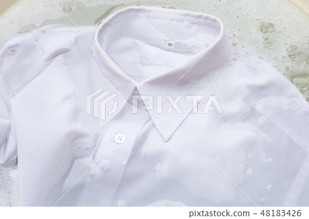 Soak cloth before washing, white shirt Soak cloth before washing, white shirt 48183426