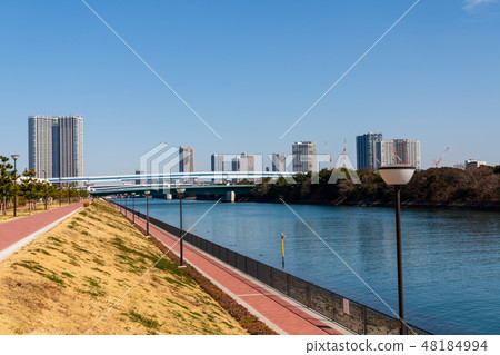 Toyosu市場除了Toyosu Gourmet Park公園佳能運河風景 Toyosu市場除了Toyosu Gourmet Park公園佳能運河風景 48184994