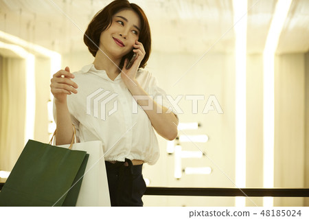 Women Shopping Women Shopping 48185024