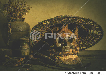 Human skull and flower vase old treasure on wooden 48185819