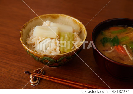 Green onion cooked rice and miso soup 48187275