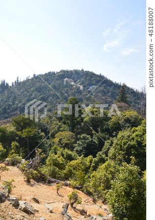 I look up to Mt. Yayama from Shishiro Observatory (Miyajima of Aki / Miyajima Town, Hatsukaichi City, Hiroshima Prefecture) 48188007
