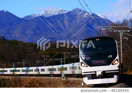 Shortly replaced E257 series - Azusa and a snow-covered Yatsugatake 48189593