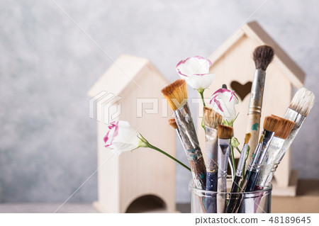 Brush Set, flowers and wooden house for decoratio Brush Set, flowers and wooden house for decoratio 48189645