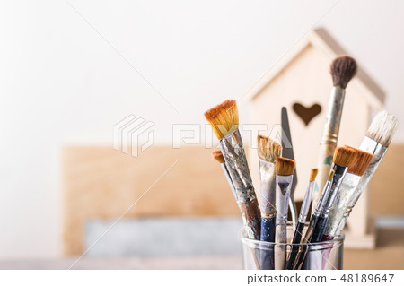 Art Brush Set and wooden house for decoration, se Art Brush Set and wooden house for decoration, se 48189647