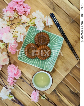 Korean food and cherry blossoms 48190976