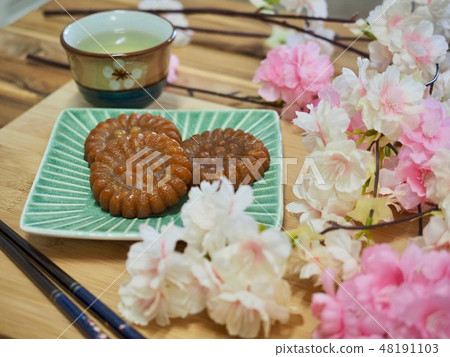 Korean food and cherry blossoms 48191103