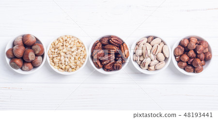 Mix of nuts 48193441