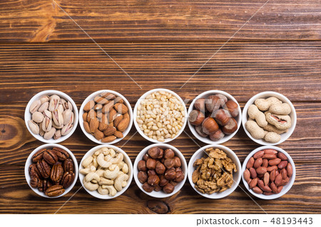 Mix of nuts 48193443