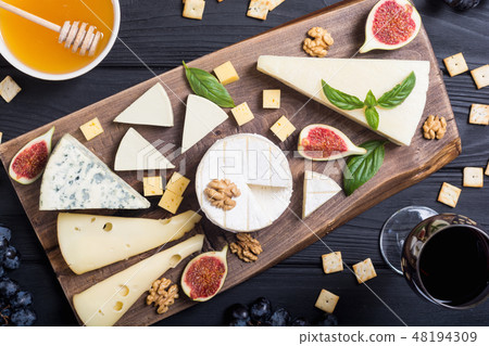 Cheeseboard cheese brie parmesan camembert dorblu 48194309