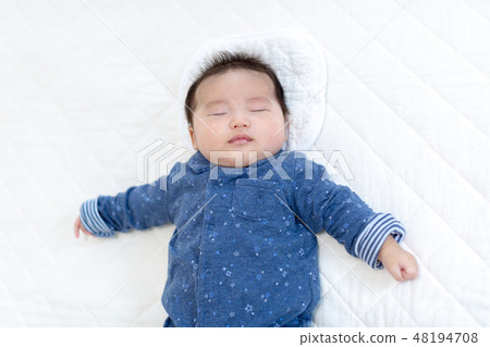 Baby's sleeping face 48194708