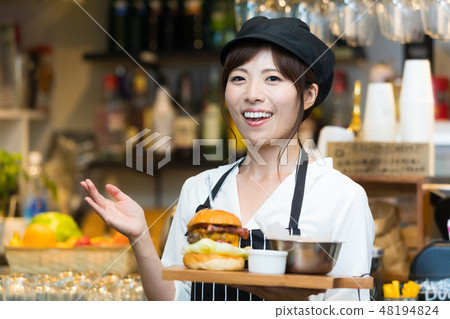 Cafe Cafe Bar Izakay Pub Pub Bar Young lady 48194824