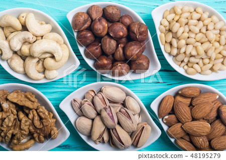 Mix of nuts 48195279