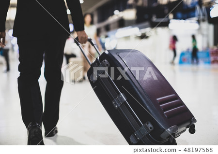 海外出差 機場 商務人士 48197568