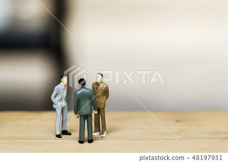Financial investment negotiation,discussion. Financial investment negotiation,discussion. 48197931
