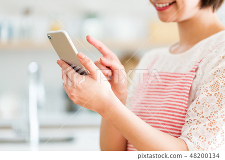 廚房聰明的主婦 48200134