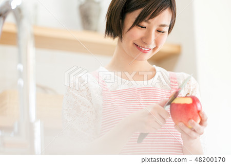 Apple peeling kitchen ladies housewife 48200170