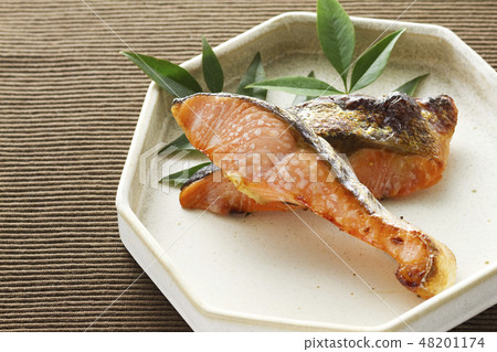 Grilled western salmon of silver salmon 23 Grilled western salmon of silver salmon 23 48201174