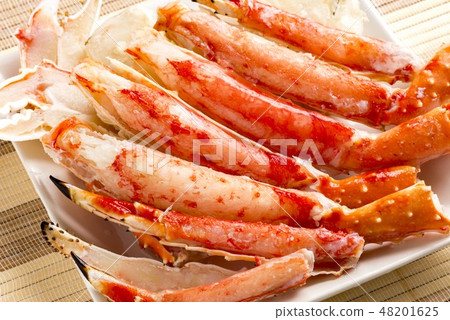 Fresh and tasty crab dishes of Hokkaido 48201625