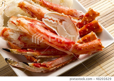 Fresh and tasty crab dishes of Hokkaido 48201629