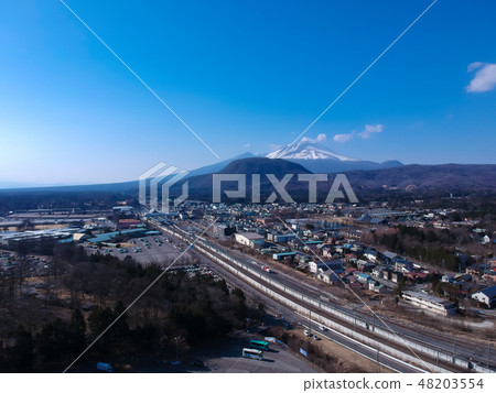 輕井澤站和淺間山的風景在天空中 48203554