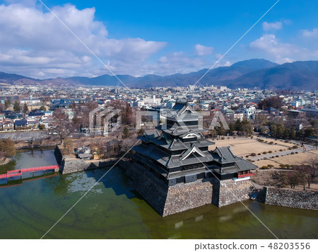馬塔莫羅斯城堡風景在天空的冬天 48203556