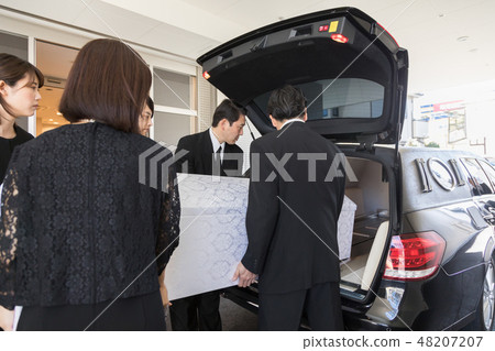 Carrying a funeral ceremony 48207207