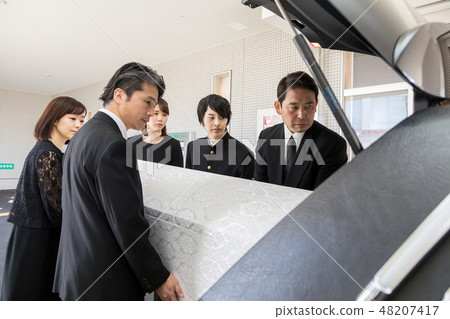 Carrying a funeral ceremony 48207417