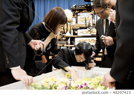 funeral 48207423