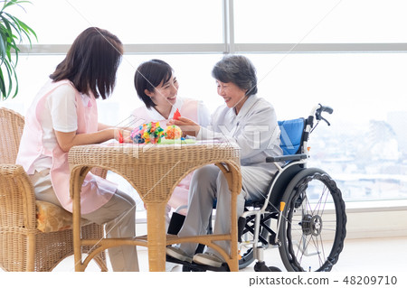 Caregiver Image Origami 48209710