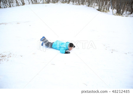 Children enjoying snow 48212485