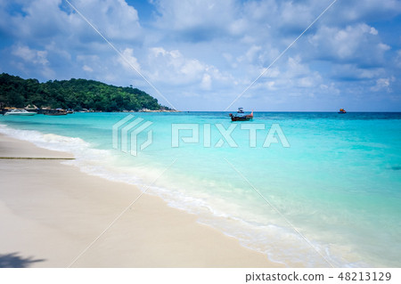 Tropical beach in Koh Lipe, Thailand Tropical beach in Koh Lipe, Thailand 48213129