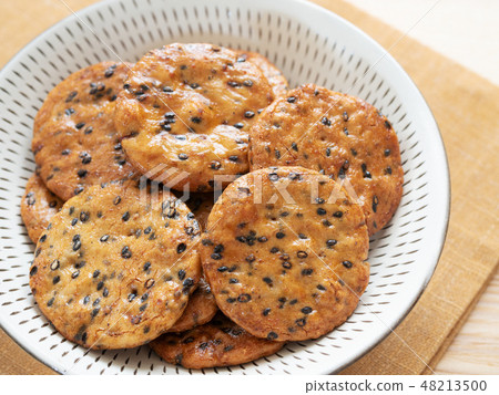 Sesame rice cracker Sesame rice cracker 48213500