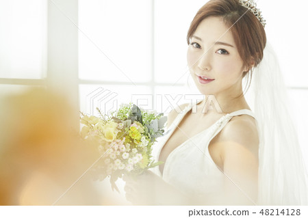 婚禮,婚禮,婚禮,婚紗,性感,年輕的女人 婚禮,婚禮,婚禮,婚紗,性感,年輕的女人 48214128