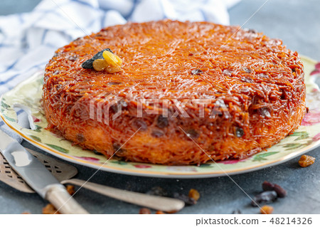 Kugel is a traditional dish of Jewish cuisine. 48214326