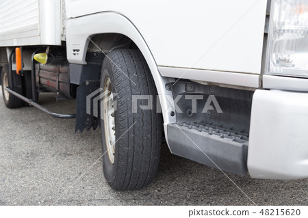 The front wheel of the truck 48215620